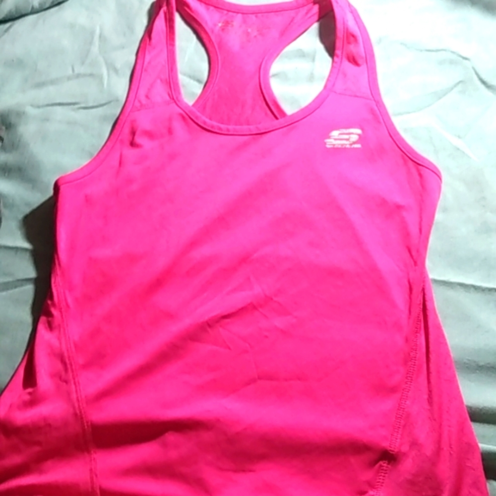 Sketcher workout shirt size small